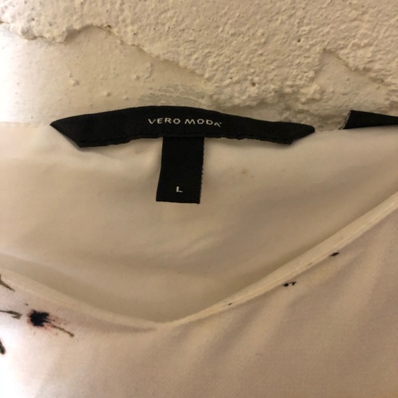 Floral blouse - Picture 2 of 3